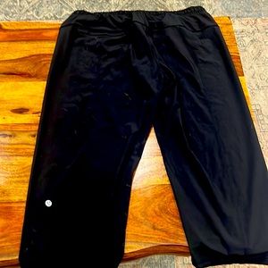 Lululemon black Capri pants, size 8.